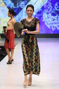 Jakarta, Indonesia - 17 Mei. Frida Citra Dewi Wijaya Kusuma. Denpasar Endek. Jakarta Fashion & Food Festival 2013 at Grand Ballroom Harris Hotel. Kelapa Gading. 17 Mei 2013. Jakarta. [Foto: Mohammad Abduh/Wolipop]