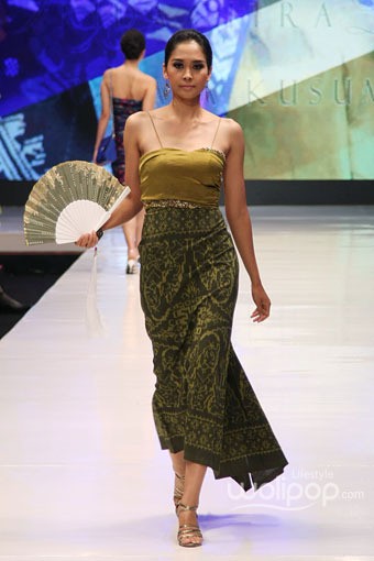 Jakarta, Indonesia - 17 Mei. Frida Citra Dewi Wijaya Kusuma. Denpasar Endek. Jakarta Fashion & Food Festival 2013 at Grand Ballroom Harris Hotel. Kelapa Gading. 17 Mei 2013. Jakarta. [Foto: Mohammad Abduh/Wolipop]