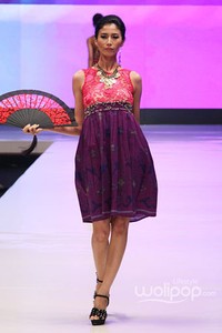 Jakarta, Indonesia - 17 Mei. Iro Puspa Bali Puspa Bordir. Denpasar Endek. Jakarta Fashion & Food Festival 2013 at Grand Ballroom Harris Hotel. Kelapa Gading. 17 Mei 2013. Jakarta. [Foto: Mohammad Abduh/Wolipop]