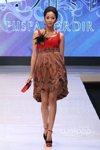 Jakarta, Indonesia - 17 Mei. Iro Puspa Bali Puspa Bordir. Denpasar Endek. Jakarta Fashion & Food Festival 2013 at Grand Ballroom Harris Hotel. Kelapa Gading. 17 Mei 2013. Jakarta. [Foto: Mohammad Abduh/Wolipop]