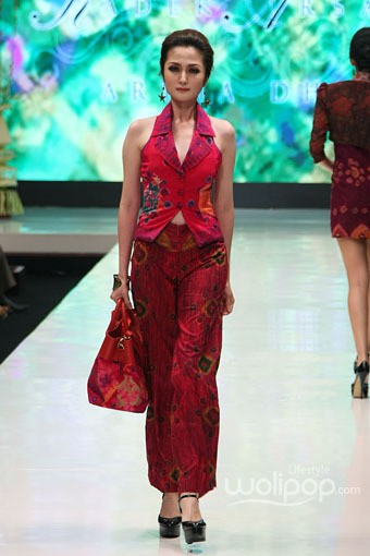 Jakarta, Indonesia - 17 Mei. Kadek Arsadana Artha Dharma. Denpasar Endek. Jakarta Fashion & Food Festival 2013 at Grand Ballroom Harris Hotel. Kelapa Gading. 17 Mei 2013. Jakarta. [Foto: Mohammad Abduh/Wolipop]