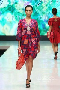 Jakarta, Indonesia - 17 Mei. Kadek Arsadana Artha Dharma. Denpasar Endek. Jakarta Fashion & Food Festival 2013 at Grand Ballroom Harris Hotel. Kelapa Gading. 17 Mei 2013. Jakarta. [Foto: Mohammad Abduh/Wolipop]