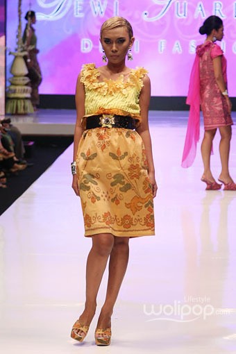 Jakarta, Indonesia - 17 Mei. Dewi Juardjani Dewi Fashion. Denpasar Endek. Jakarta Fashion & Food Festival 2013 at Grand Ballroom Harris Hotel. Kelapa Gading. 17 Mei 2013. Jakarta. [Foto: Mohammad Abduh/Wolipop]