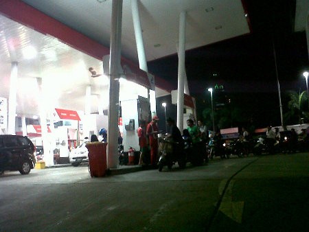 Antrean di SPBU Tendean Sudah Normal