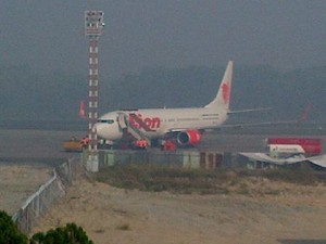 Jarak Pandang Terbatas, Garuda Putar-putar di Atas Bandara Pekanbaru