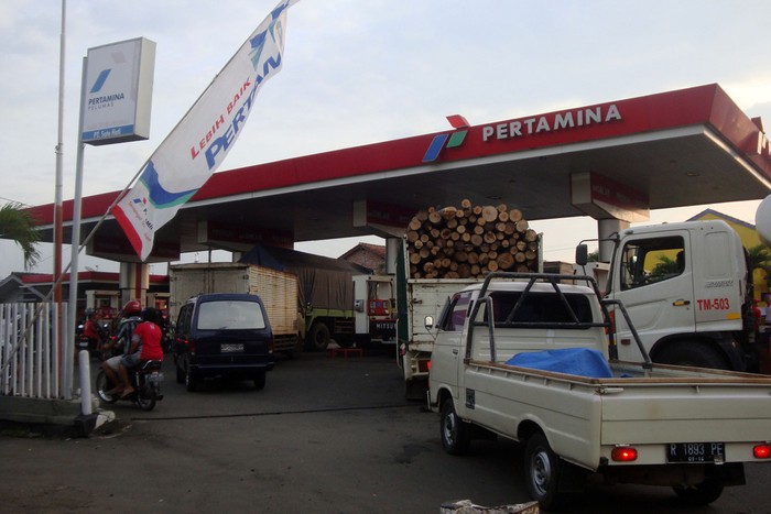 Jelang BBM Naik, SPBU di Purwokerto Diserbu Motor Hingga Truk Besar