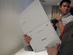 Duet Laptop Super Tipis Samsung Book 9