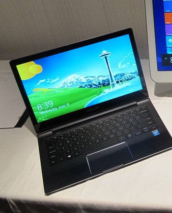 Untuk performanya ditunjang dengan dengan prosesor quadcore besutan Samsung dan media penyimpanan solid state drive. Waktu booting hanya perlu 8 detik dan 2 detik dari mode sleep.