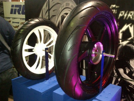 Tawaran Diskon Menarik Produsen Ban di PRJ