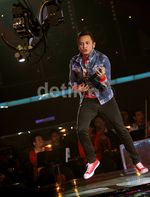 Aksi Penuh Energik Nidji di Atas Panggung