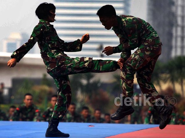 Srikandi TNI AD Mahir Beladiri Militer