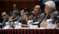 Jero Wacik mengumumkan perubahan harga baru BBM sekitar pukul 22.00 WIB.