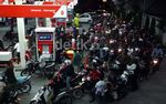 2 Jam Jelang Kenaikan BBM, SPBU Diserbu Warga