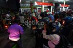 2 Jam Jelang Kenaikan BBM, SPBU Diserbu Warga