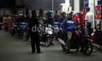 2 Jam Jelang Kenaikan BBM, SPBU Diserbu Warga