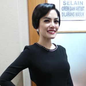 Nikita Mirzani Ingin Menikah dengan Pria Bulenya di Bukit Bali