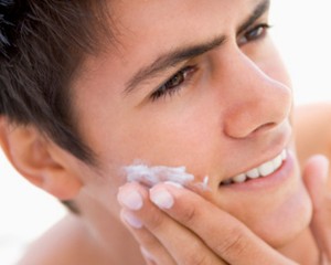 Makin Banyak Pria Ingin Cantik, Mulai dari Facial Sampai Waxing Alis