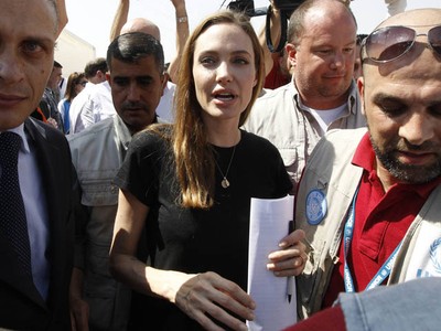 Angelina Jolie Kunjungi Kamp Pengungsi Suriah