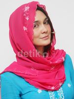 Ketika Luna Maya Berkerudung