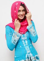 Ketika Luna Maya Berkerudung