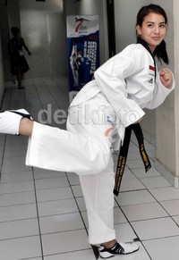     Kalau untuk wanita itu harus sejak dini belajar bela diri untuk terhindar dari kekerasan, paparnya. Noel/detikHOT.