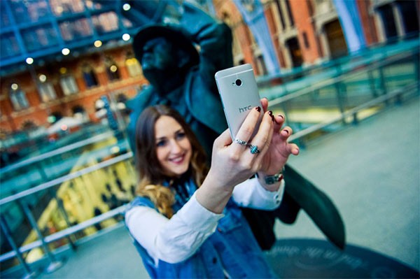 Kamera Depan HTC One Pas Buat Narsis