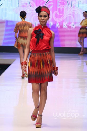 Jakarta, Indonesia - 17 Mei. Rhea Cempaka Cempaka. Denpasar Endek. Jakarta Fashion & Food Festival 2013 at Grand Ballroom Harris Hotel. Kelapa Gading. 17 Mei 2013. Jakarta. [Foto: Mohammad Abduh/Wolipop]