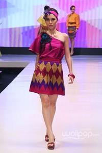 Jakarta, Indonesia - 17 Mei. Rhea Cempaka Cempaka. Denpasar Endek. Jakarta Fashion & Food Festival 2013 at Grand Ballroom Harris Hotel. Kelapa Gading. 17 Mei 2013. Jakarta. [Foto: Mohammad Abduh/Wolipop]