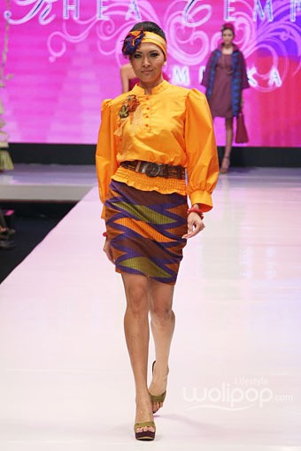 Jakarta, Indonesia - 17 Mei. Rhea Cempaka Cempaka. Denpasar Endek. Jakarta Fashion & Food Festival 2013 at Grand Ballroom Harris Hotel. Kelapa Gading. 17 Mei 2013. Jakarta. [Foto: Mohammad Abduh/Wolipop]