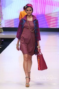 Jakarta, Indonesia - 17 Mei. Rhea Cempaka Cempaka. Denpasar Endek. Jakarta Fashion & Food Festival 2013 at Grand Ballroom Harris Hotel. Kelapa Gading. 17 Mei 2013. Jakarta. [Foto: Mohammad Abduh/Wolipop]