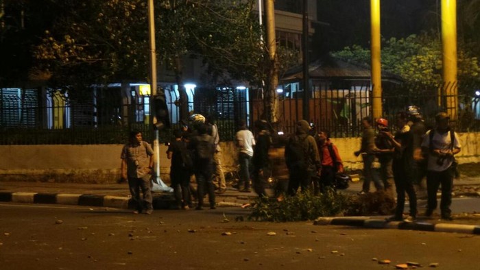 Arus Jl Diponegoro Dibuka Kembali, Ratusan Polisi Balik Kanan