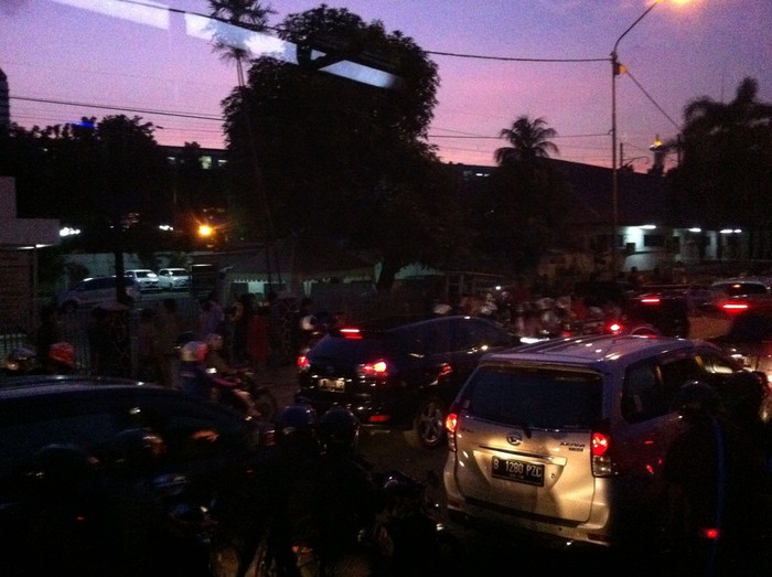 Malam Muda Mudi, Lalu Lintas dari Gambir ke Monas Macet