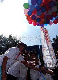 Pembukaan kegiatan donor darah ini ditandai dengan pelepasan balon.