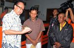 Sharif Sutardjo Pantau Pembagian Balsem