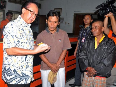 Sharif Sutardjo Pantau Pembagian Balsem
