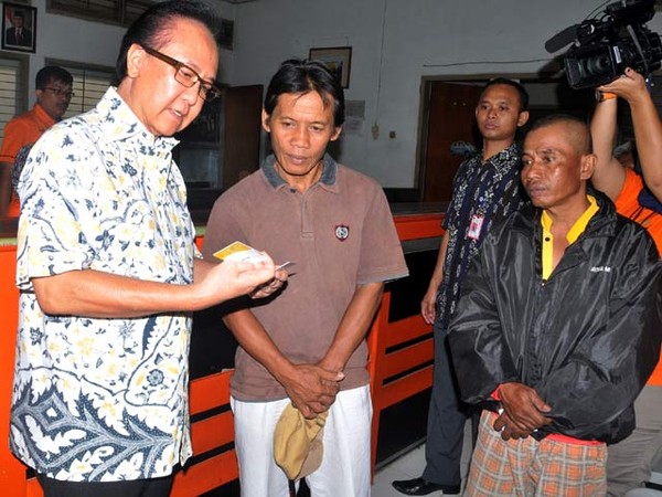 Sharif Sutardjo Pantau Pembagian Balsem