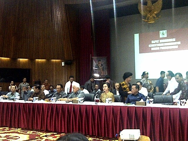 Para Menteri Ramai-ramai Kucurkan Balsem