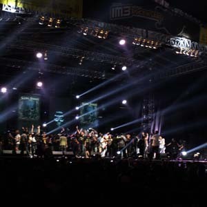 Suicidal Tendencies Ajak Puluhan Penonton JRL 2013 Naik ke Panggung