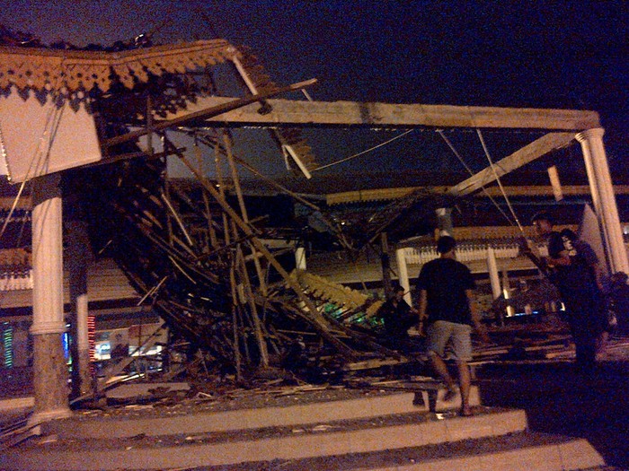 Bangunan Pendopo Lapangan Merdeka Medan Ambruk