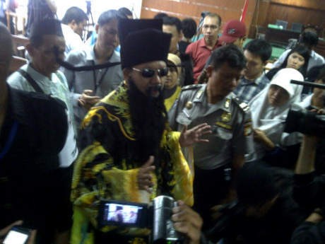 Ada Hakim Bao di Sidang Luthfi Hasan