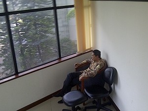 Luthfi Bincang Bareng Pengacara, Fathanah Baca Alquran