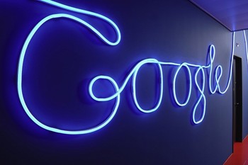     Total ada 5 restoran, 42 ruang dapur, ruang ngegame, gym dan lebih dari 400 ruang meeting di sarang Google ini. (Kredit foto: Peter Würmli, Camenzind Evolution)