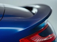 Desain Vanquish Volante diambil dari beberapa mobil ikon Aston Martin seperti pada lampu belakang yang sudah mengusung LED diambil dari mobil super One-77 dan kain di atapnya dibuat begitu aerodinamis agar memberikan kinerja yang optimal.
