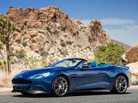 Selain itu, Vanquish Volante ini merupakan mobil pertama yang sepenuhnya menggunakan serat karbon sejak Aston Martin berdiri 100 tahun silam. Setiap panel bodi mobil dibuat dari serat karbon.