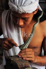 Beginilah Proses Pembuatan Keris