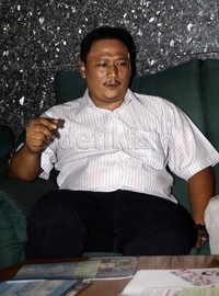 Ayah Darin, Ziad, menghadiri persidangan perdana Luthfi Hasan Ishaaq. Lamhot Aritonang/detikFoto.