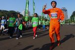 Kostum Unik Peserta Lomba Lari