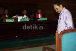 Luthfi Hasan Jalani Sidang Perdana