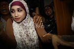 Sefti Peluk dan Cium Fathanah Sebelum Sidang