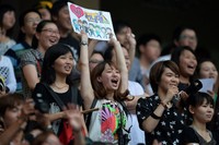 Fans membawa banner 'Running Man'. Peter Parks/AFP.